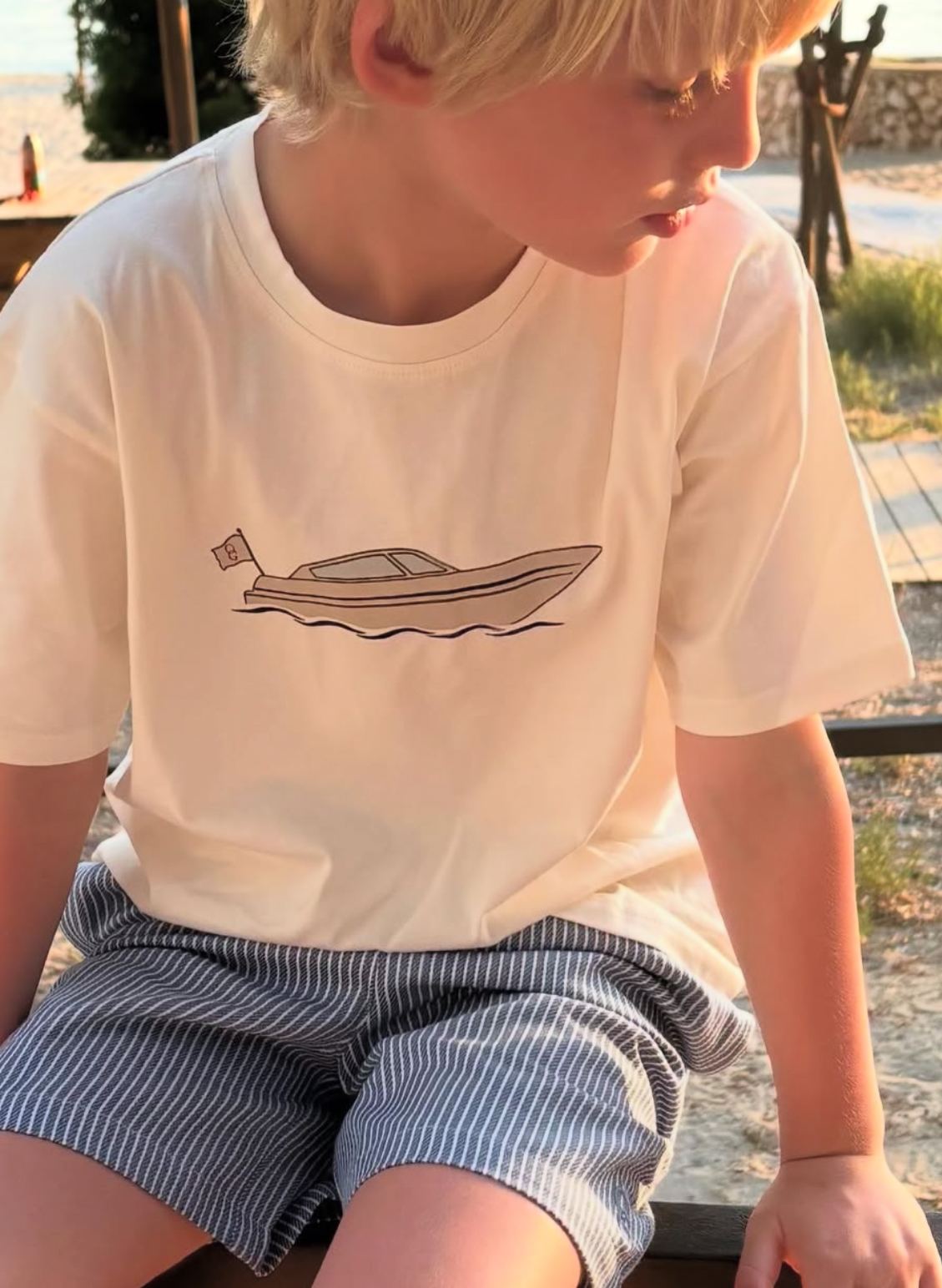 t-shirt speedboat