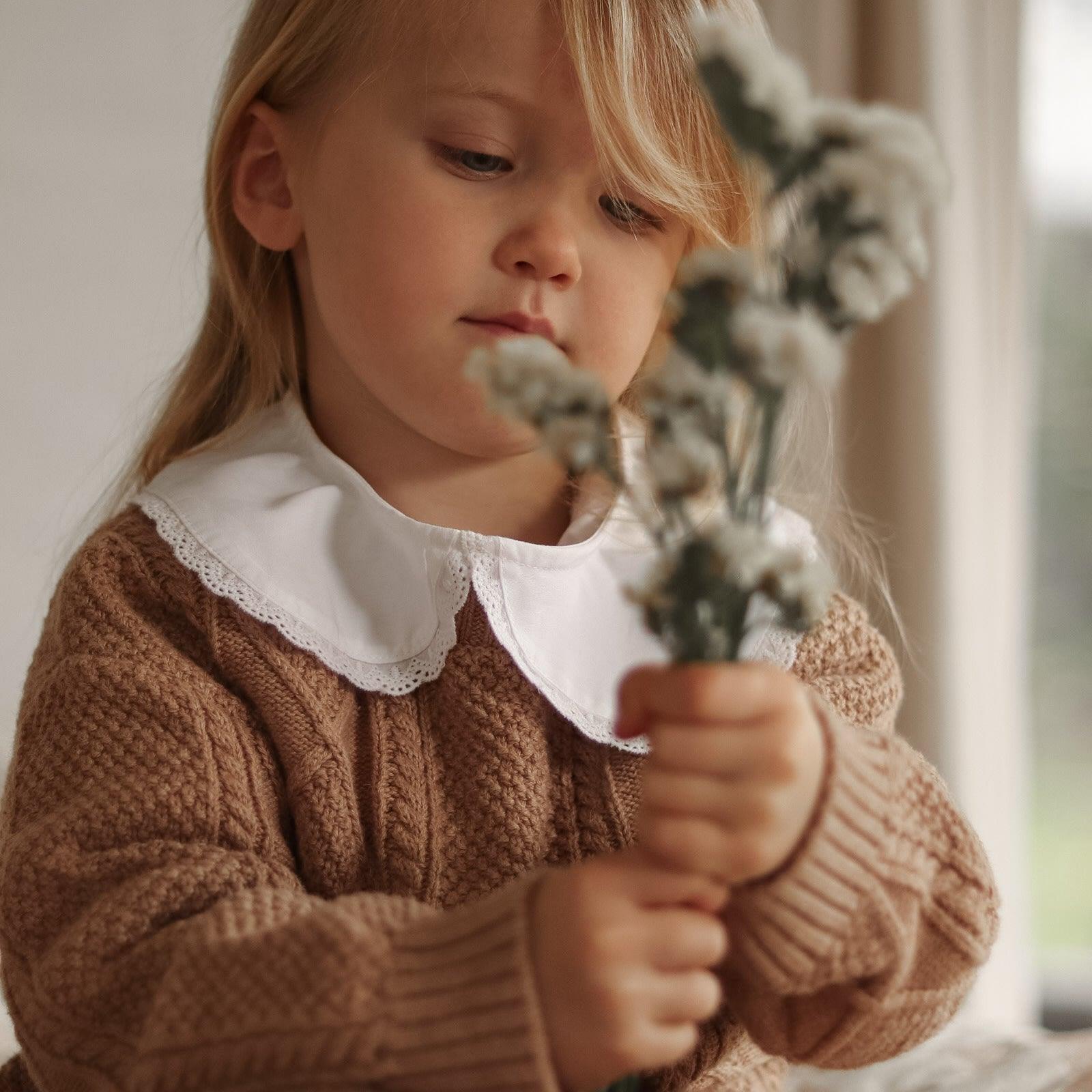 Angel sweater i kabelstrikket uldblanding - camel