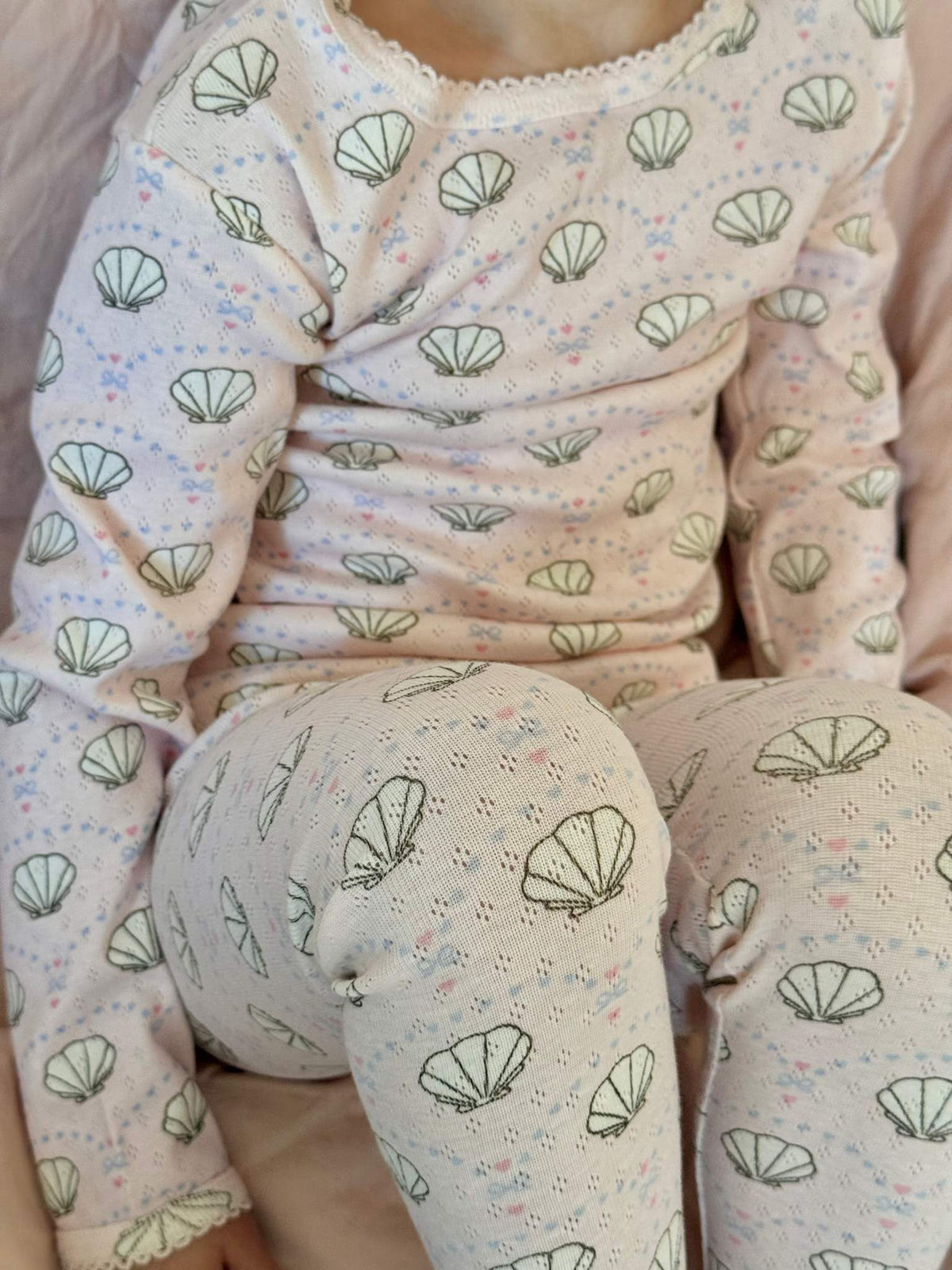 Pointelle Bow Shell Leggings