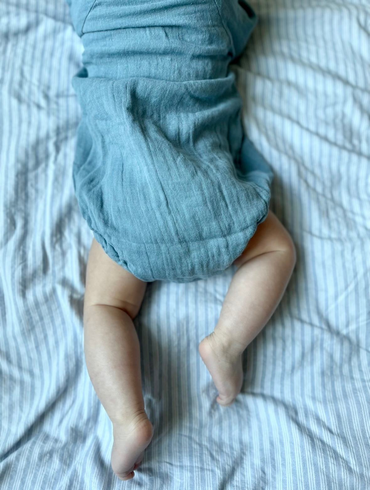 Muslin romper - mountain blue